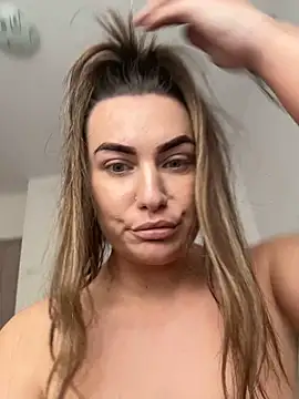 SweetCurvess online show from April 1, 3:20 pm