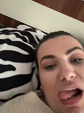 SweetCurvess online show from March 22, 3:40 pm