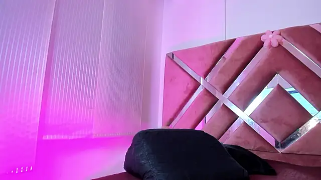 Zoe Evaanss  online show from March 27, 7:47 pm