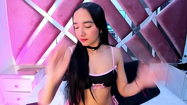 Zoe Evaanss  online show from April 13, 7:47 pm