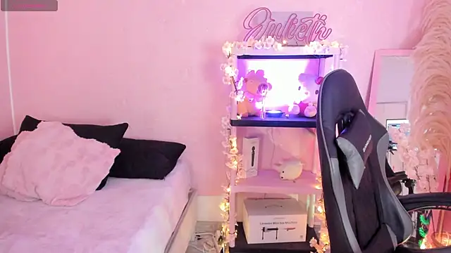 Julieth Caandy online show from March 25, 11:57 am