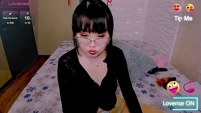 Akiko Yun online show from March 20, 11:48 am