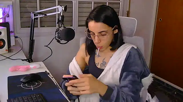 Poison Ivy 29 online show from April 9, 2:47 am