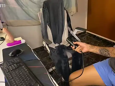 Poison Ivy 29 online show from March 26, 11:39 pm