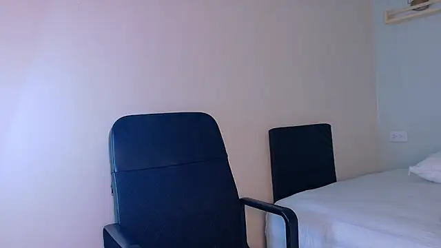 TaniaTaylor   online show from April 4, 12:15 pm