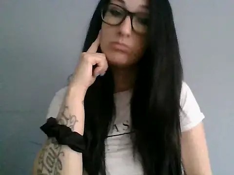 TheVictoriaWolf online show from April 13, 1:23 pm