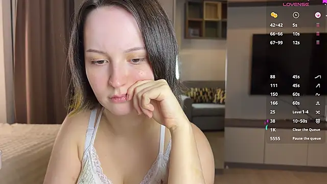 emilyy xoxo online show from April 13, 2:02 am