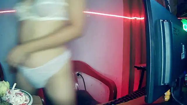 Zoey09 online show from April 13, 6:30 pm