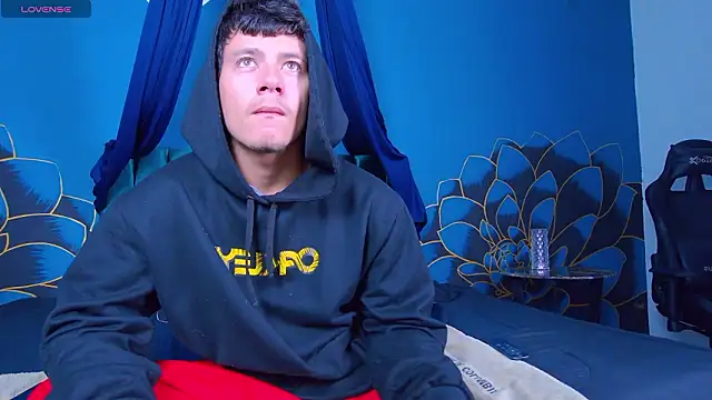 Chloe MagnusKnight  online show from March 30, 12:16 pm