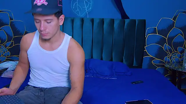 Chloe MagnusKnight  online show from April 6, 12:06 pm