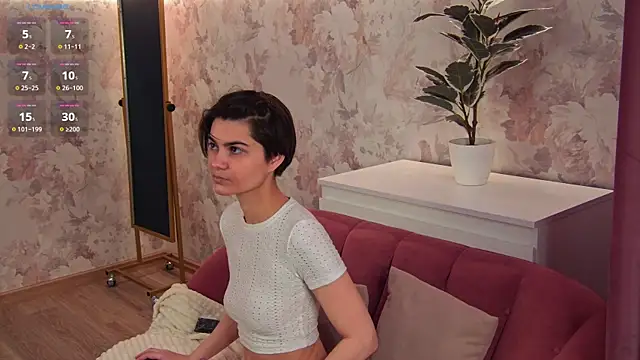 Luna Williams  online show from April 11, 7:45 am