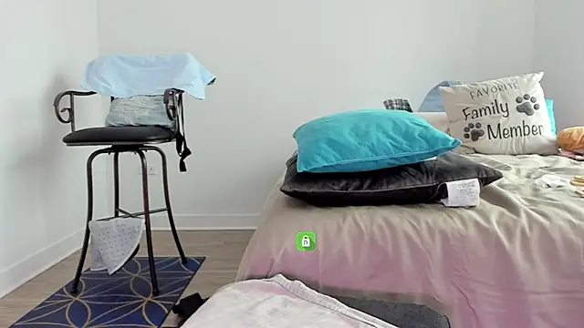 karlatiburcio online show from April 1, 1:12 pm