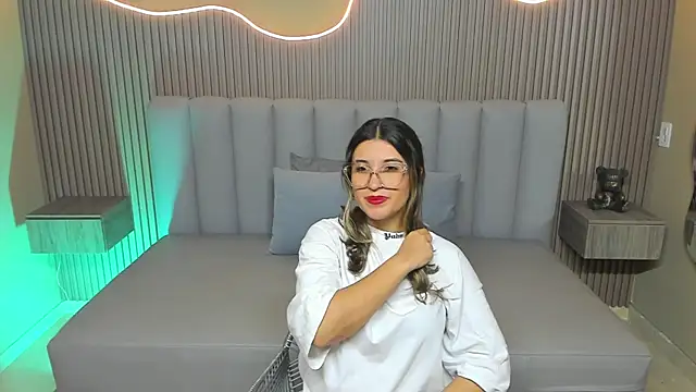 Amy Estrellita online show from April 16, 12:16 pm