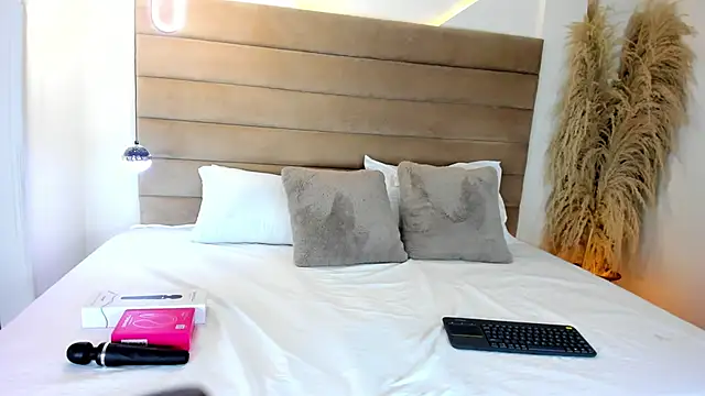 MiaCamille  online show from March 16, 6:56 pm