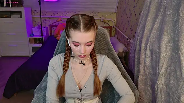 Lunavira online show from March 27, 6:52 pm