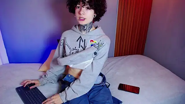 JuneBlake  online show from April 4, 3:00 pm