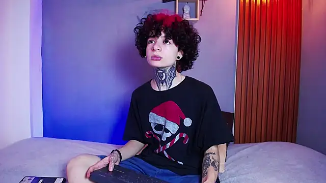 JuneBlake  online show from April 5, 6:51 pm