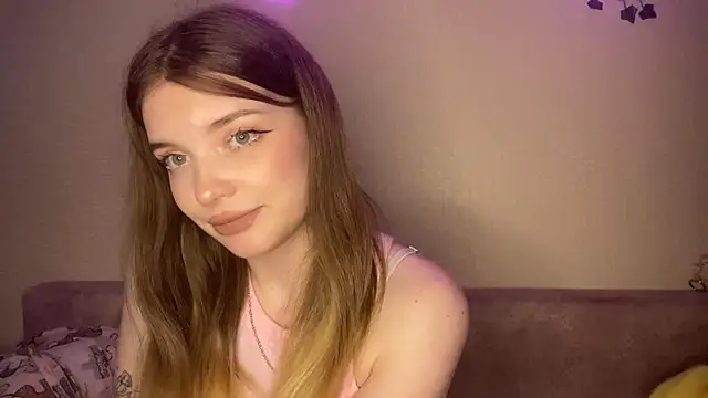 Lily  Moon  online show from April 13, 6:52 pm