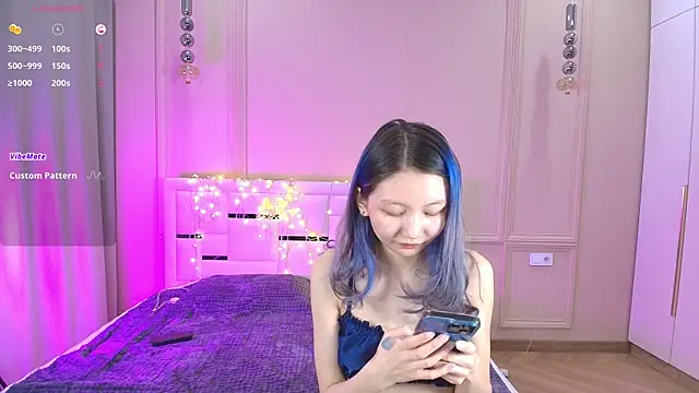 mimi m00n online show from March 27, 7:25 pm