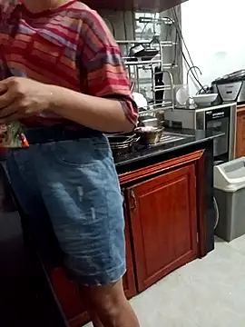 Sunny-yy online show from April 7, 2:30 pm