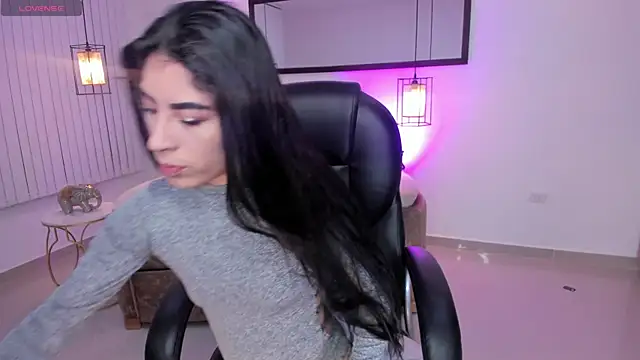 Ninna Asppen  online show from April 4, 5:06 am