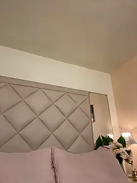 AliciaRoux online show from April 5, 11:04 pm