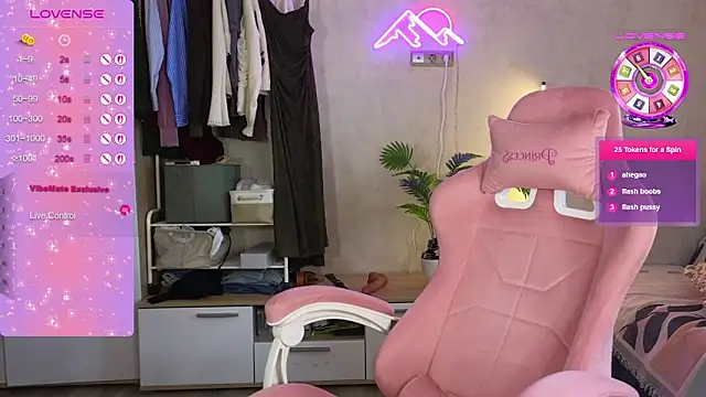 GoldenSunBunny online show from March 21, 7:46 am