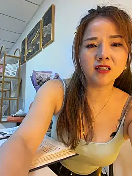 Xiaoxiao-y online show from April 1, 11:55 am