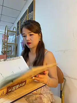 Xiaoxiao-y online show from April 14, 9:31 am