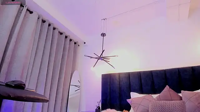 kirasweet7 online show from April 14, 8:14 am