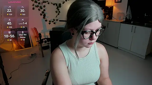 VexaVeylish online show from March 30, 5:12 pm