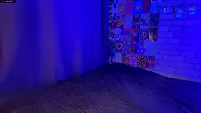 SarahHunnye online show from April 15, 12:44 am