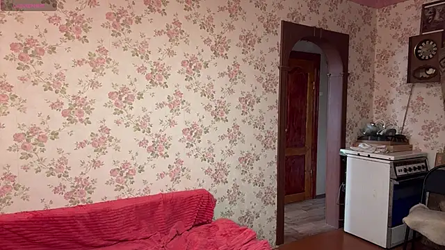 EleneShedden online show from April 8, 7:10 am