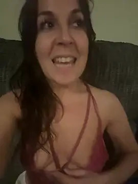 petitehotwife4u online show from March 22, 9:54 pm