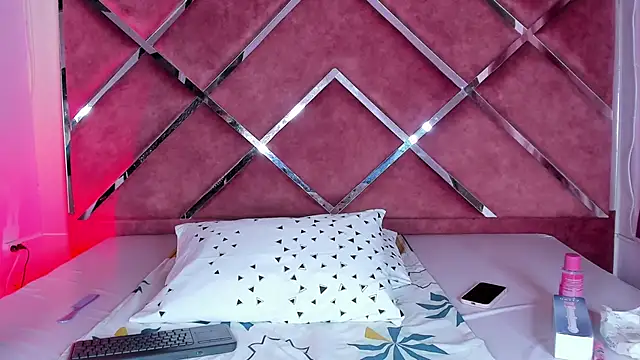 Megan Dangelo online show from April 14, 12:16 pm