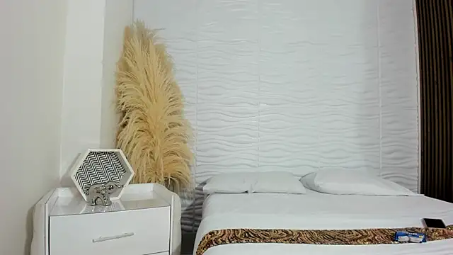 AlondraSoomer online show from April 16, 4:13 am