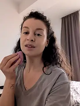 IreneBlue  online show from April 4, 7:18 am