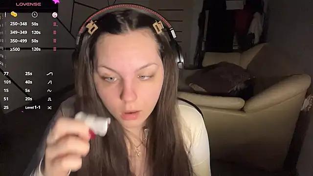 EmilyCroft online show from April 15, 2:12 am