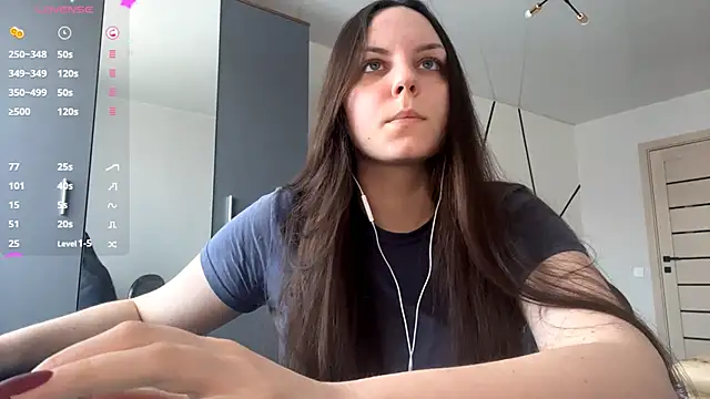 EmilyCroft online show from March 29, 12:15 pm