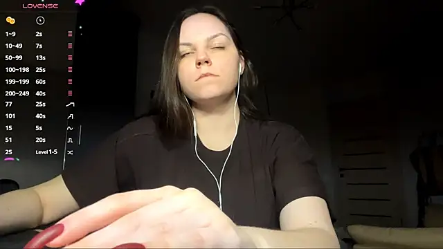 EmilyCroft online show from April 3, 6:39 pm