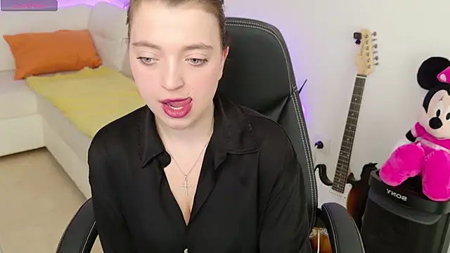 Minnie mouse 18 online show from March 18, 10:09 am