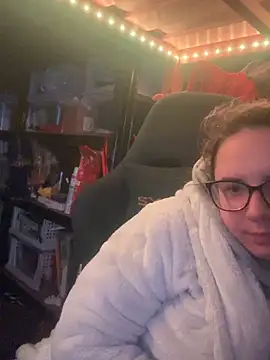 curvyneon online show from March 31, 7:14 pm