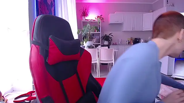 Hope Foxter online show from April 8, 6:15 am