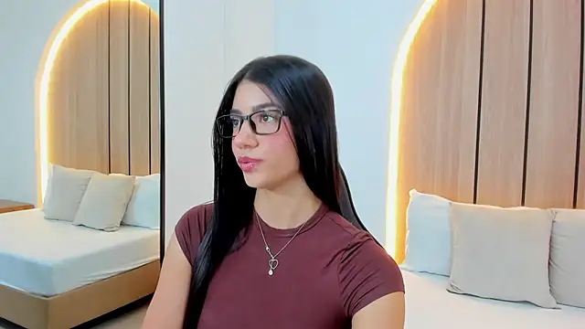 emma rousse5 online show from April 8, 9:50 pm