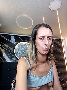 Karolynrousse  online show from April 15, 3:45 pm