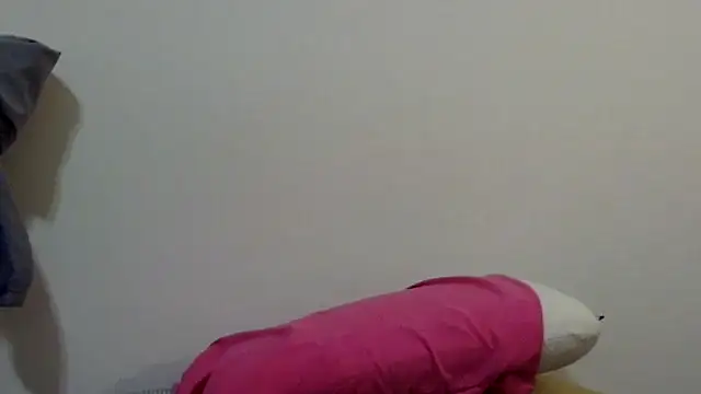 kitty-kitten82 online show from April 5, 1:15 am