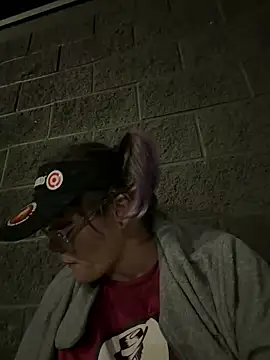 kitty-kitten82 online show from April 6, 3:39 am