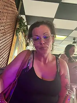 kitty-kitten82 online show from April 8, 9:06 pm