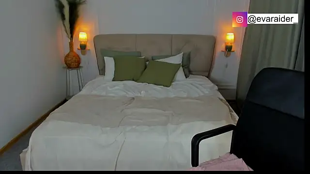 EvaRaider online show from March 29, 2:27 pm