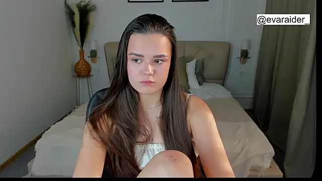 EvaRaider online show from April 1, 1:41 pm